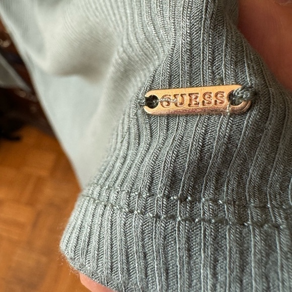 Guess long sleeve top pastel green with gold detail brand new size M - Picture 5 of 5